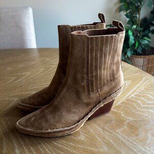 Tory Burch Lila Heeled Ankle Boot Nat Suede Color Tan/Brown